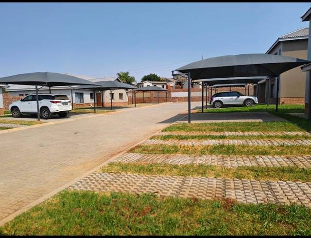 3 BEDROOM TOWNHOUSE FOR SALE IN WATERVAL EAST